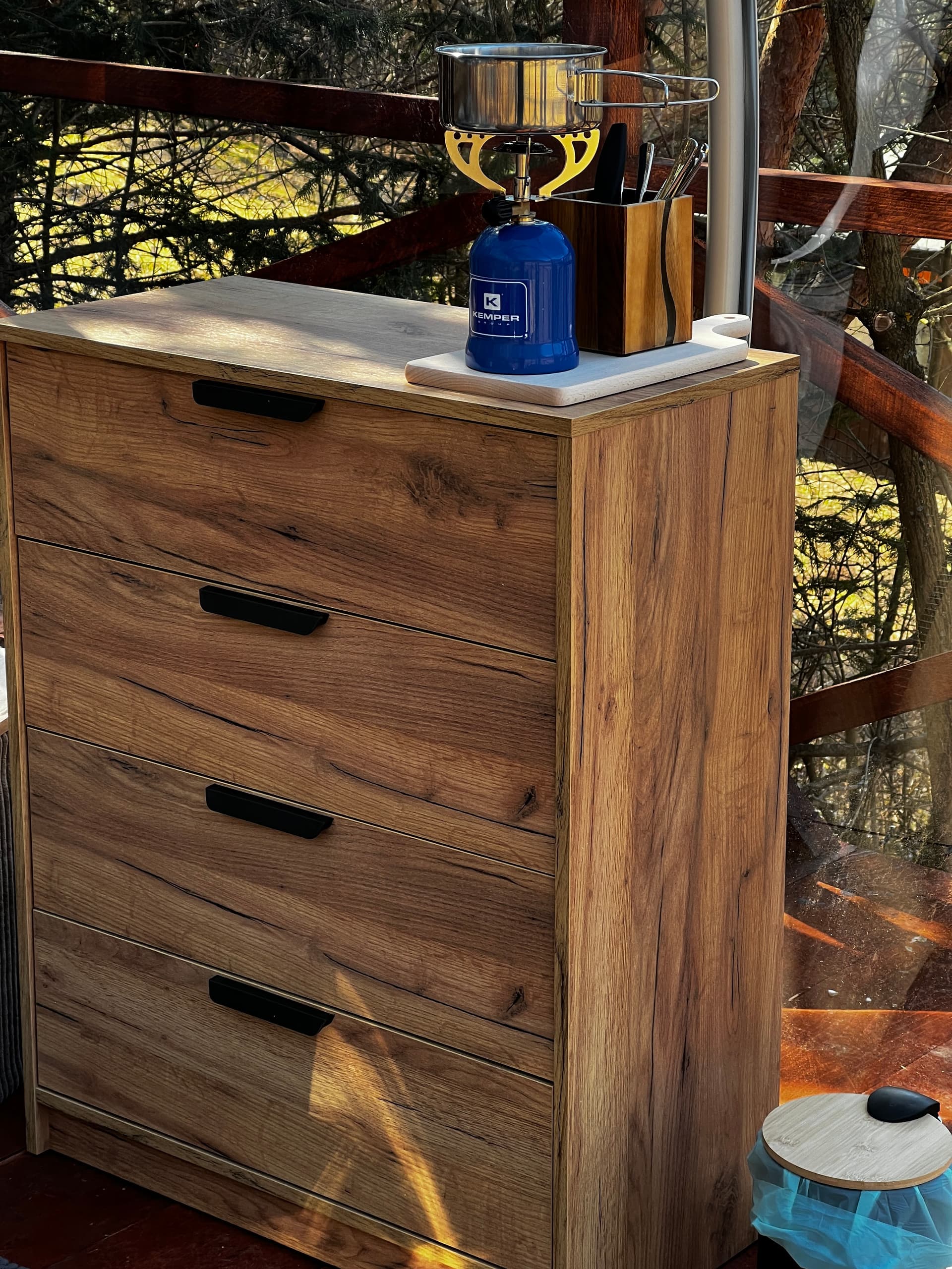 Montáž komody v bubble dome